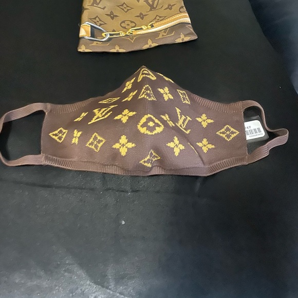 Louis Vuitton Mask - Picture 9 of 14